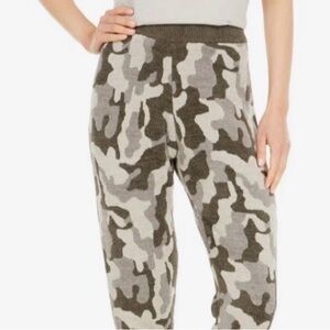 Barefoot Dreams (XL) Cozychic Ultra Lite® Camo Joggers